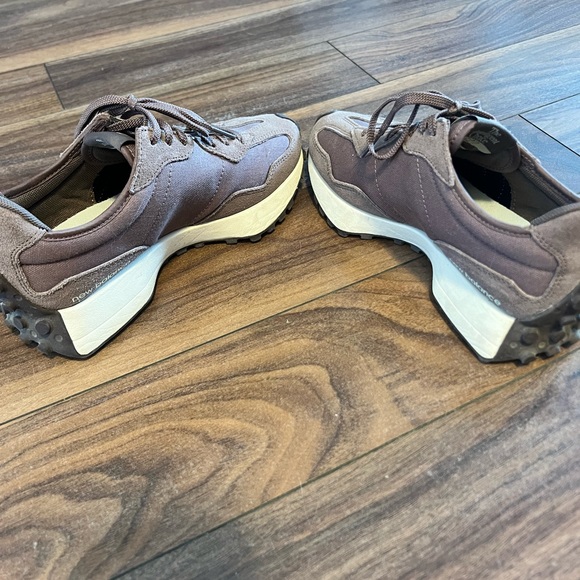 New Balance 327’s - Picture 5 of 9